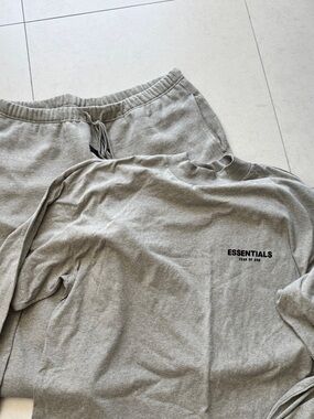 ESSENTIALS MENS SET